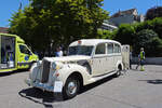 Krankenwagen Packard Super Eight aus dem Jahre 1938. Der Wagen hat einen 8 Zylinder Motor mit 5200 cm3 Hubraum. Er war in Basel im Einsatz von 1938 - 1973. Die Aufnahme stammt vom 14.06.2022.