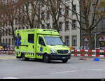 Basel - Mercedes Rettungswagen unterwegs in der Stadt Basel am 04.12.2022