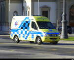 Genf - Mercedes Rettungswagen GE 961046 unterwegs in der Stadt Genf am 01.01.2023