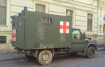 Mercedes-Benz G-Klasse Krankenwagen-Umbau der ungarischen Armee, erwischt vor einem Krankenhaus am 13.03.2016.