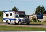 Ford E-Serie Rettungswagen  Huron Valley Ambulance # 0905  aufgenommen am 5. September 2013 in Canton, Michigan / USA.