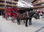 Die Gäste des Mont Cervin Palace Hotels in Zermatt werden am Bahnhof mit einer Kutsche abgeholt (15.3.2010).
