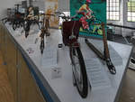 Diverses Spielzeug aus verschiedenen Epochen ist im Verkehrszentrum des Deutschen Museums in München ausgestellt. (August 2020)
