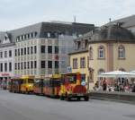 Ein Straßenzug betreibt Stadtrundfahrten in Trier.(4.8.2012)