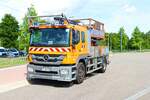 VAG Freiburg Mercedes Benz Axor Turmdrehwagen mit Zweiwegeeinrichtung am 14.07.23 in Zähringen