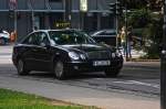 Dieses Mercedes-Benz W211 Taxi habe ich am 22.07.2014 am Taxistand Rathaus in Kaiserslautern aufgenommen.