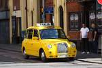 Taxi TX in der City von Belfast am 22.09.2018.