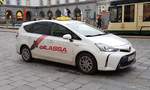 =Toyota Taxi, als Werbeträger für LASSA-Reifen, unterwegs in Linz im November 2019