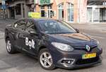 Renault Fluence als Taxifahrzeug. Diese Autos haben einen guten Raumangebot und konnten damals billiger als viele Konkurrenten gekauft werden, daher gibt es verhältnismäßig viele Taxis vom Modell. Foto: 10.2025.