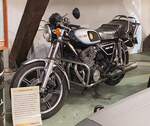 =Yamaha XS 750, Baujahr um 1976, 64 PS, gesehen im Automuseum Wolfegg im Dezember 2023