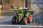 Ein CLASS Typ? Traktor mit Hecksilo-Streuer am 24.03.21 Berlin Buch.