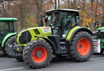 CLAAS 660 ARION Traktor am 26.11.19 Berlin Mitte.