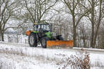 1.2.2021 - Traktor Deutz DX 6.06 als Schneepflug in Sandergroden