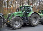 Ein FENDT 433 VARIO Traktor am 26.11.19 Berlin Mitte.