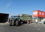 Fendt Vario 722 mit Ladewagen voll Mais am 15.09.16 an der C4 Energie Biogasanlage Altenstadt.