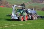 LU Schmidt Ronneburg Fendt Vario 728 mit BSA Ausbringerfass und BOMECH Schleppschuh beim Gärrerste Ausbringen am 06.03.26