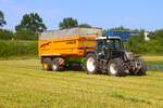 Fendt 820  mit Joskin Kipper bei Echzell am 29.05.26 bei der GPS Ernte 