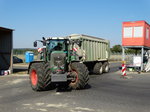 Fendt Vario 927 mit Ladewagen am 15.09.16 an der C4 Energie Biogasanlage Altenstadt.