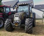 Fendt Farmer 411 Vario, BJ 2002, 110 PS, 4 Zyl, 3802 ccm, in ungewohntem Farbton, war beim Traktorentreffen in Keispelt zu sehen.