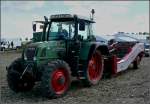 Fendt Vario Farmer 411 mit einer modernen Kartoffelerntemachine war auch beim  Gromperefest zu B�nzelt  zu sehen.