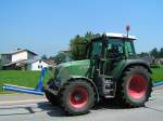 FENDT-Farmer410 am Weg zum Heuballenzwischenlagerplatz;100716