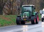 FENDT-Farmer307C auf regennasser Bundesstra�e(B124);101108