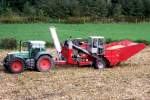 Fendt Favorit 818 mit Maism�hle 7.10.2011