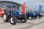 Traktoren M1254 und 2x M1000 von Foton LOVOL, ausgestellt auf der  China WCAM 2011  in Shouguang, 6.11.11