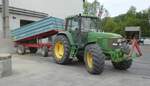 =John Deere 6800 steht zur Getreideanlieferung auf dem Betriebshof der Raiffeisen-Warenzentrale in Hünfeld, 08-2019