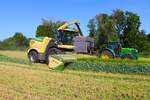 John Deere 6210R 155 und LU Schmerer Krone Big X1180 bei Echzell am 29.05.26