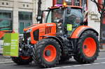 EIN KUBOTA M7171 Premium KVT Traktor am 26.11.19 Nähe Berlin Brandenburger Tor.