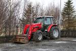 Massey Ferguson 938 Traktor am 8.2.2020 auf einer Schaffarm auf Island.
