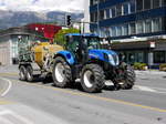 Traktor New Holland T7.210 in der Stadt Sion am 05.05.2017