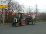 Kleiner Traktor mit Anhänger in Lehrte in April 10