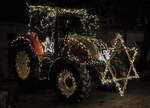 Noch am Silvesterabend 2021 zauberten Traktoren der Marke Steyr in Leuzigen Weihnachtsstimmung.