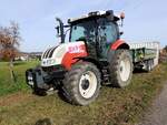 STEYR-Traktor neuerer Generation im Einsatz für ein Bauunternehmen; 251019