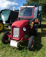Bucher D1800, Ackerschlepper aus der Schweiz, Baujahr 1955, 2-Zyl.Diesel mit 1800ccm und 24PS, Bulldogtreffen St.Peter, Aug.2016