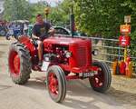 David Brown D25, BJ 1955, 25 PS, 4Zyl, 2525 ccm, machte die Rundfahrt beim Traktorentreffen in Keispelt mit.