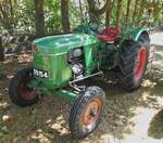 Deutz  D 30 S, hatte beim Oldtimertreffen in Nocher ein schattiges Pl�tzen gefunden.