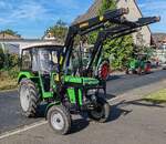 =Deutz auf der Zufahrt zur Oldtimerausstellung der OLDTIMERFREUNDE OHMTAL in Dannenrod, 09-2025