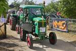 Deutz Traktor, nimmt an der Rundfahrt beim Traktorentreffen in Keispelt teil.