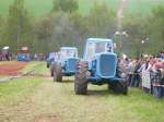 Die Parade der Dutra Traktoren drehte am Samstag eine Runde über die Pullstrecke beim Russentreffen in Oberlungwitz