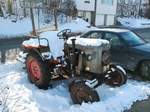 Alter Eicher Traktor zugeschneit in Viechtach.