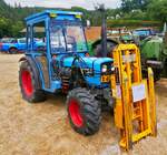 Eicher 656, BJ 1989, 2925 ccm, 56 PS, mit Gabelheber Aufbau, gesehen beim Oldtimertreffen in Warken.