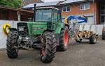=Fendt Farmer 312 LSA mit angehängtem Holztransportanhänger, gesehen beim Ortsjubiläum  1000 Jahre Eiterfeld-Ufhausen  im Juni 2025
