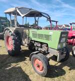 =Fendt Farmer 2 DE steht bei der Oldtimerveranstaltung der OLDTIMERFREUNDE OHMTAL in Dannenrod, 09-2025