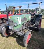 =Fendt Farmer, ausgestellt bei der Oldtimerveranstaltung der OLDTIMERFREUNDE OHMTAL in Dannenrod, 09-2025