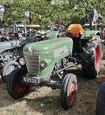 Fendt Farmer 2, war zwischen vielen Artgenossen beim Traktorentreffen in Keispelt eingereiht.