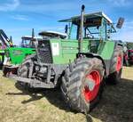 =Fendt Favorit 614 LSA, ausgestellt bei der Oldtimerveranstaltung der OLDTIMERFREUNDE OHMTAL in Dannenrod, 09-2025