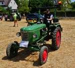 Farmer Fix 1, BJ 1959, 1032 ccm, 15 PS, ist nach der Rundfahrt beim Oldtimertreffen in Warken auf der suche nach einem Stellplatz. 19.07.2026
